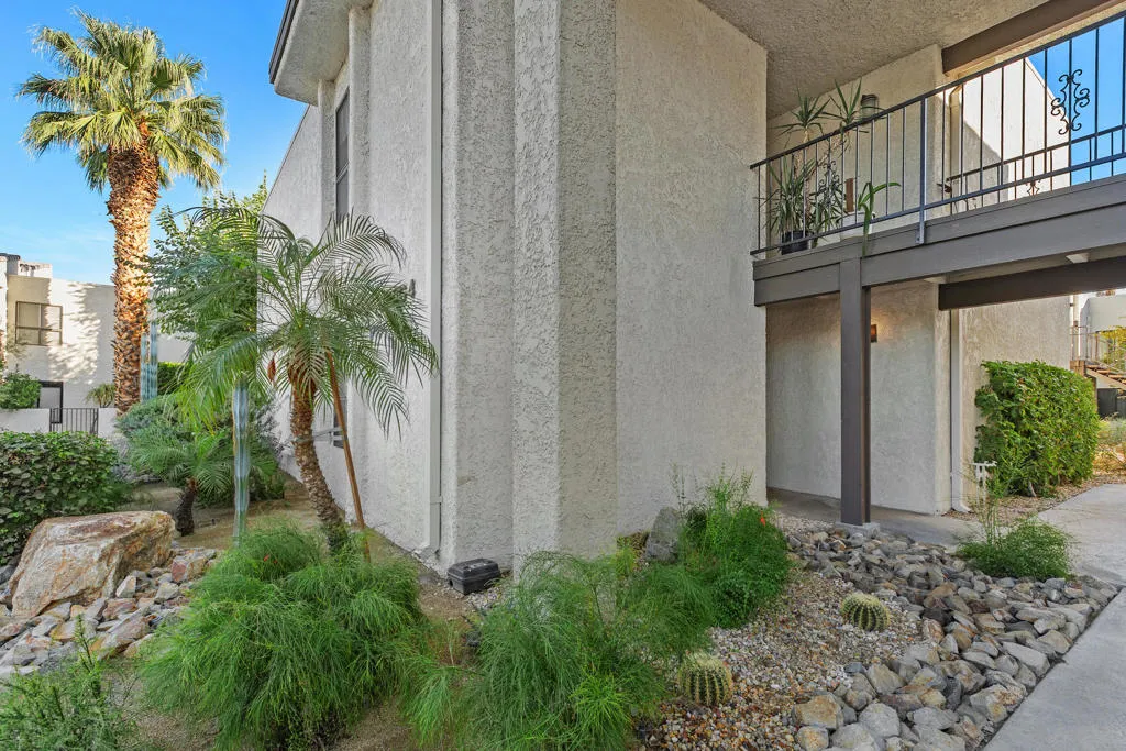 1150 E Palm Canyon Drive 21, Palm Springs, California 92264 home-pic-45